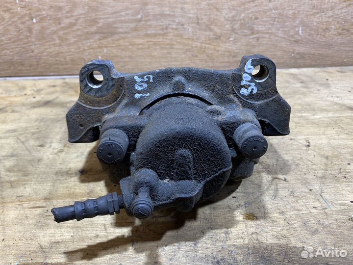 Суппорт передний правый Ford Mondeo 4 S105