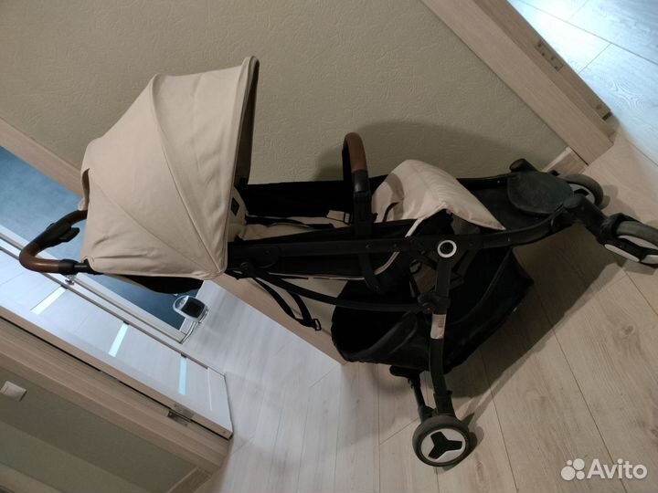 Прогулочная коляска трость