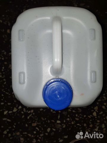 Канистру пластиковая 10 литров б/у