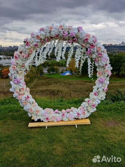 Круглая свадебная арка с декором на Ваш вкус