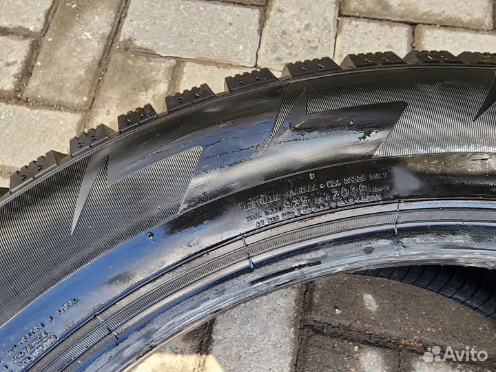 Pirelli Ice Zero 2 235/55 R20