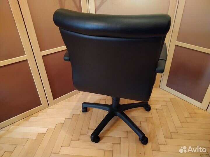 Компьютерное кресло кожаное
