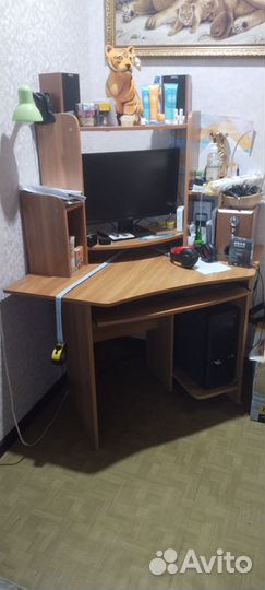 Компьютерный стол угловой