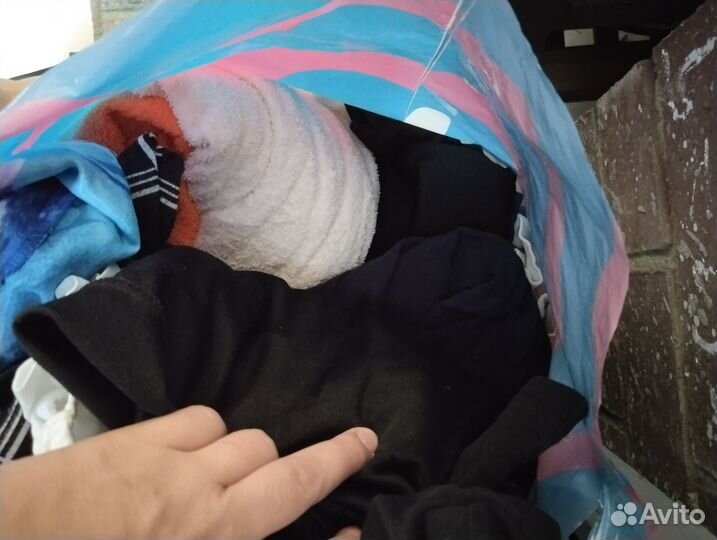 Отдам даром женские вещи