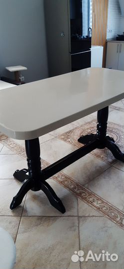 Кухонный стол