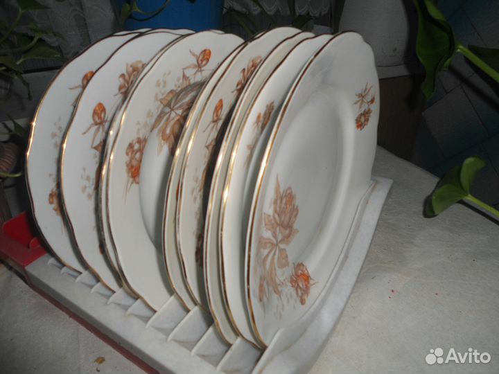 Чайная посуда и тарелки