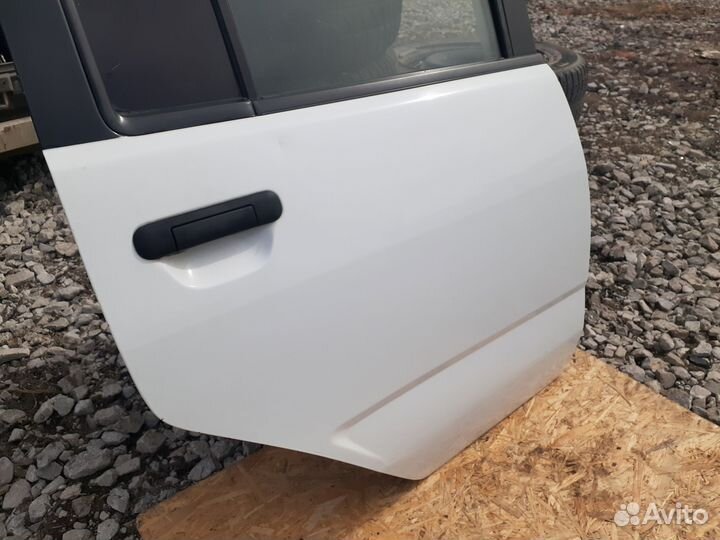 Nissan cube z10 дверь задняя правая