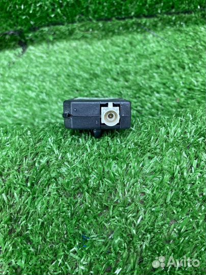 Усилитель антенны Tesla Model 3 5426