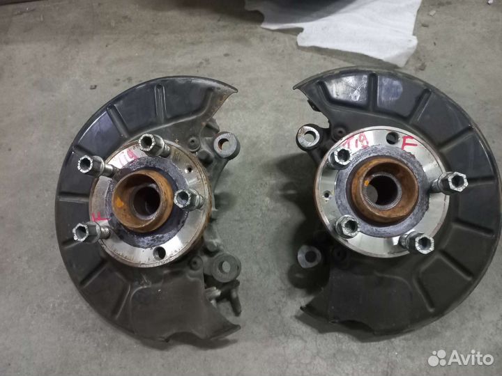 Кулак передний VW Tiguan 1