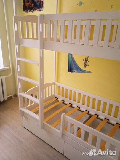 Двухъярусная кровать 
