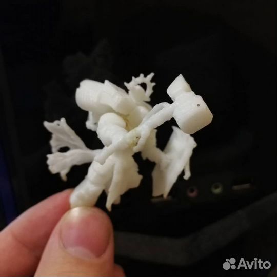 Фигурка командира космодесантника из вархаммер 40к