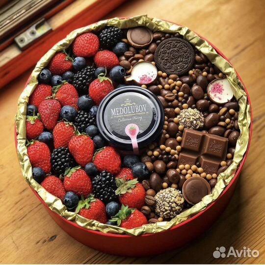 Подарочный набор клубника/орехи/конфеты