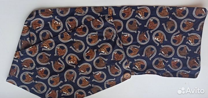 Принт лошади и подковы