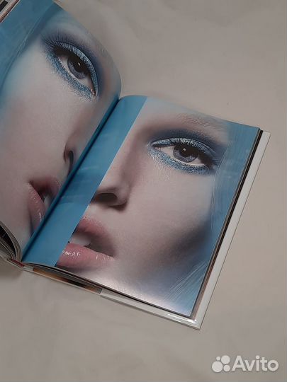 Книга про макияж 