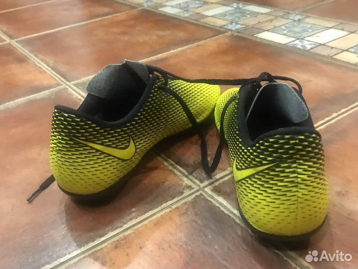 Бутсы футбольные Nike