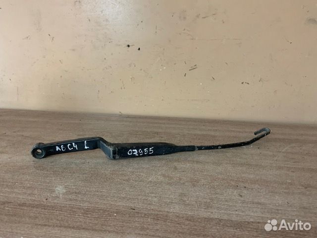 Поводок дворников левый Audi 100, A6