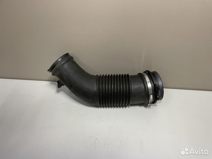 Патрубок воздушного фильтра Audi A6 C6 06E129629E