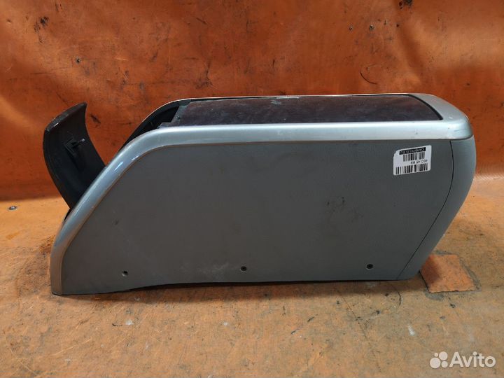 Подлокотник Toyota Opa ZCT10