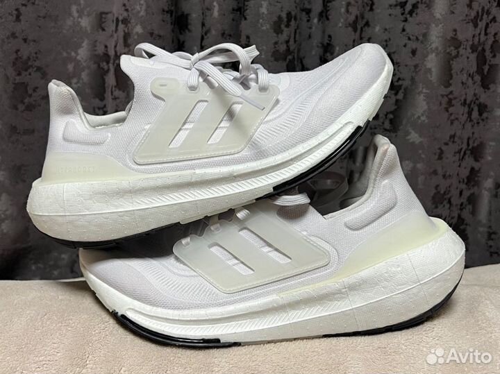 Беговые кроссовки Adidas Ultraboost Light 23