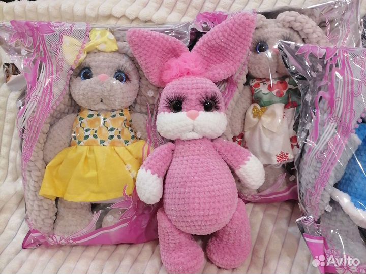 Большой плюшевый заяц