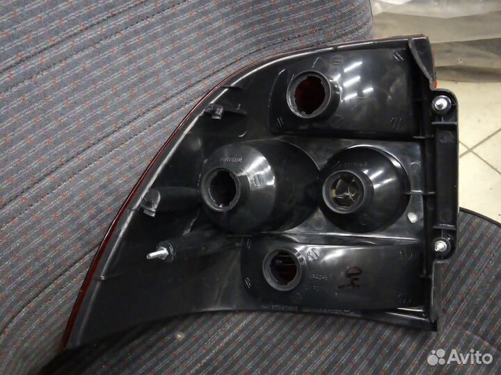 Фонарь задний правый приора