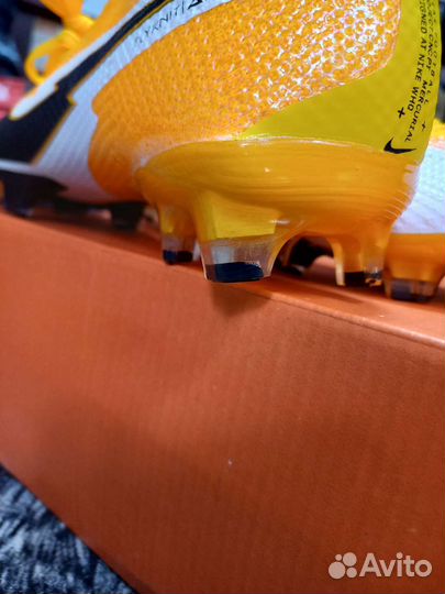 Футбольные бутсы nike