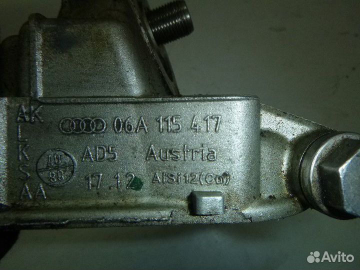 Кронштейн масляного фильтра audi A3 8PA 2004