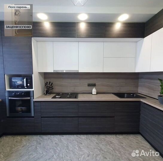 Прямая в потолок кухня на заказ