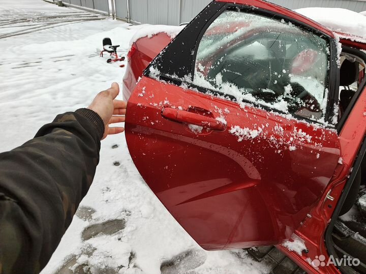 Задняя правая дверь LADA vesta