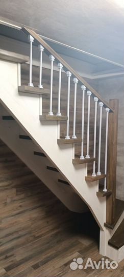 Деревянная лестница в дом