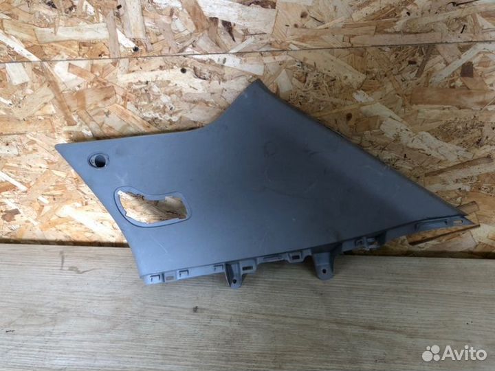 Накладка крышки багажника задняя правая Ssangyong