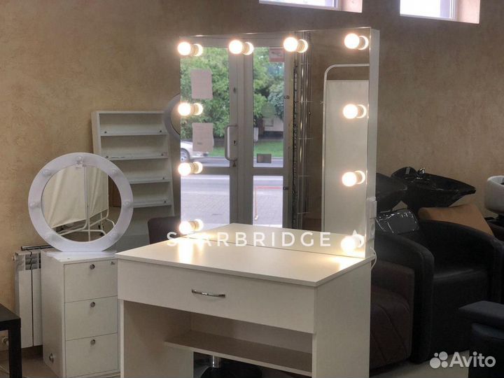 Стол гримёрный / визажиста с лампами