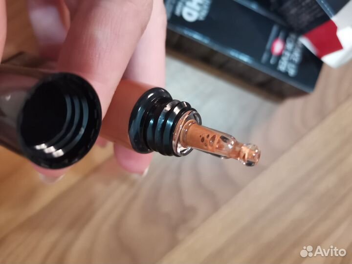 Жидкий хайлайтер Make up for ever