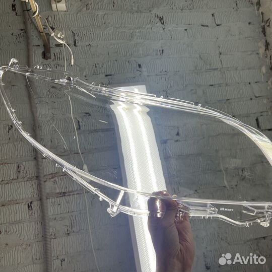 Уцененное стекло для фары Toyota Sienna (XL30) (20