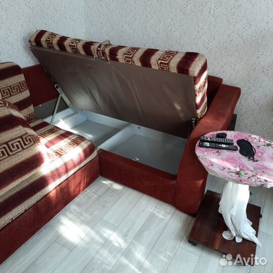 Диван угловой с ящиком