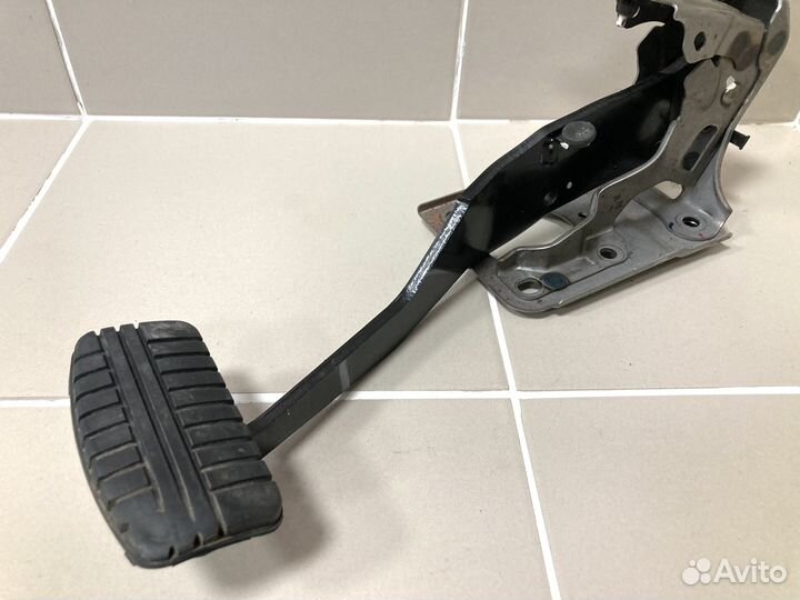 Педаль тормоза АКПП Mitsubishi Lancer 10
