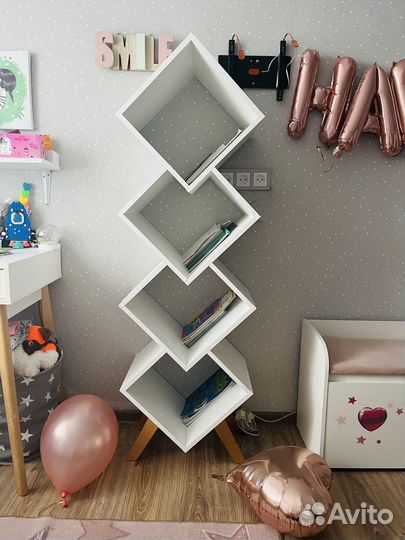 Книжный стеллаж