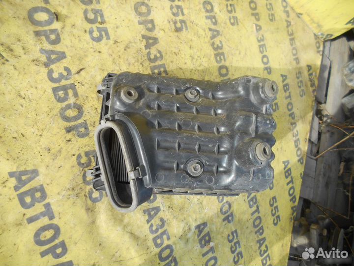 Корпус воздушного фильтра Toyota VIsta 1986-1990