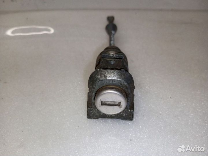 Личинка двери audi Q7 4L передняя левая