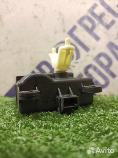 Сервопривод заслонки печки Nissan Primera P12