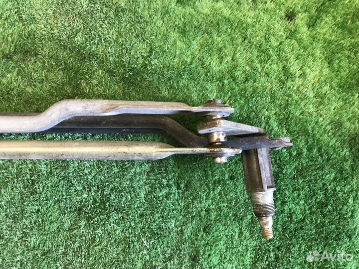 Трапеция стеклоочистителей с моторчиком