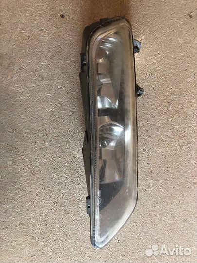 Фара противотуманная левая на Passat B7