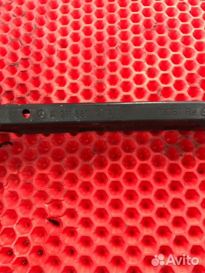 Кронштейн переднего бампера правый Мерседес W211