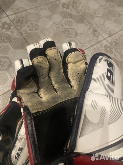 Хоккейные перчатки 15