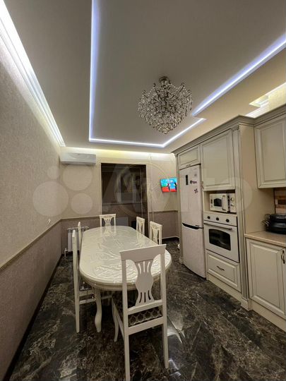 2-к. квартира, 84 м², 4/10 эт.