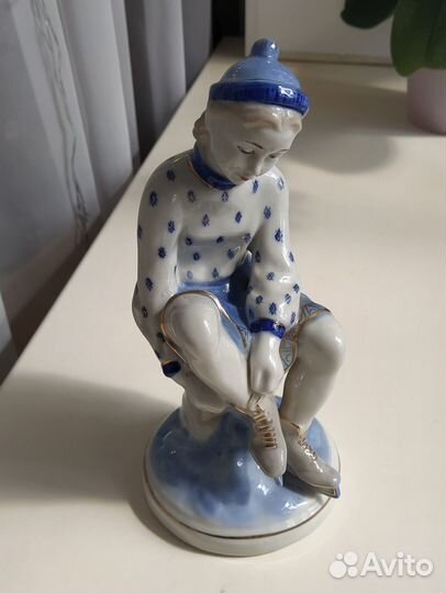 Статуэтка Конькобежка Гжель