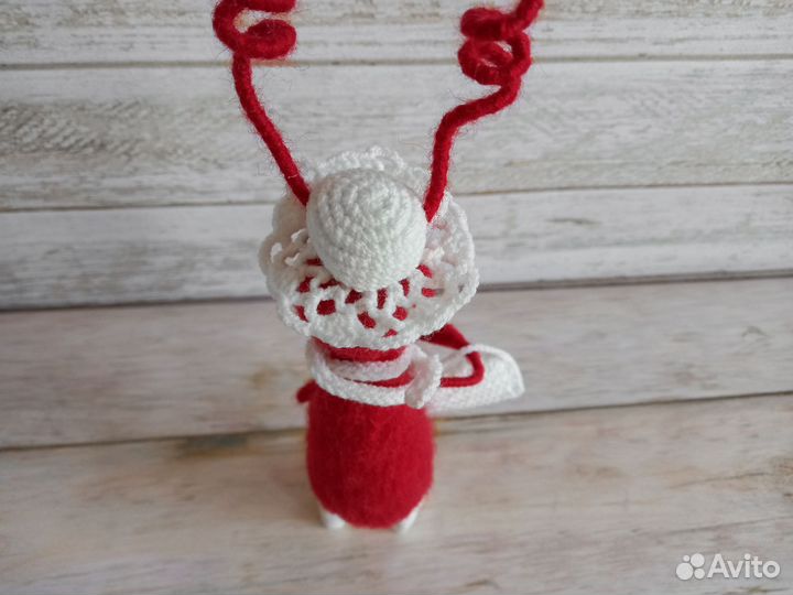 Вязаная игрушка Красотка Таракашка