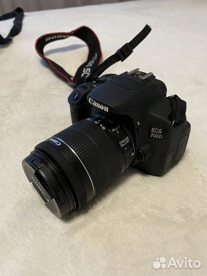 Зеркальный фотоаппарат canon 700D
