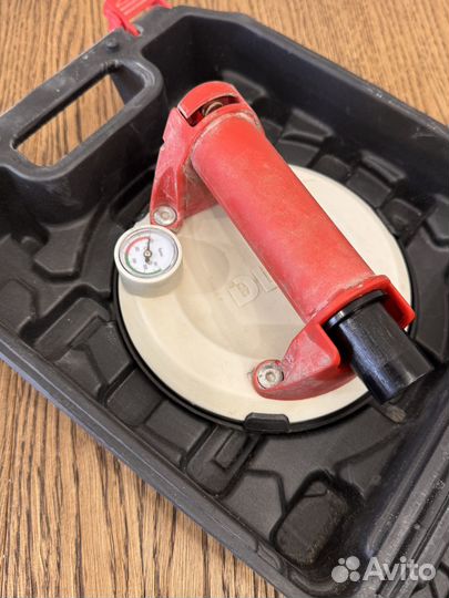 Вакуумная присоска