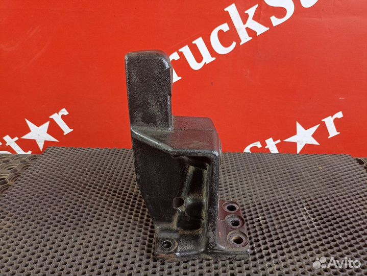 Кронштейн бампера переднего левый Renault T